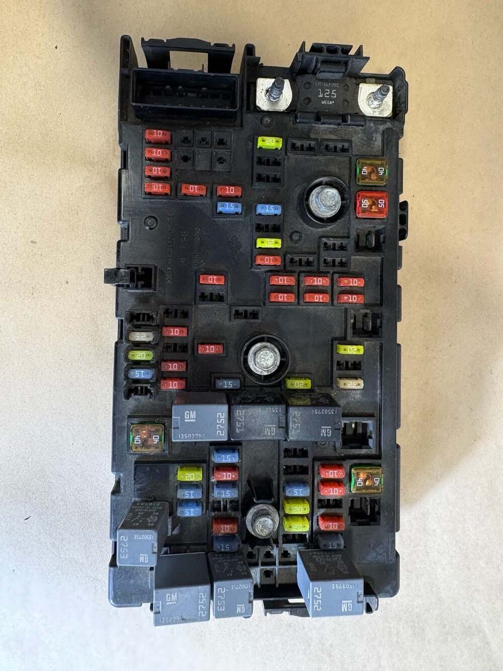 2008–2009 Chevy Express GMC Savana Under Hood Fuse Box OEM 25888289